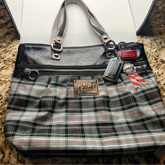 Coach Woman’s Poppy Shoulder Handbag - Picture 1 of 8